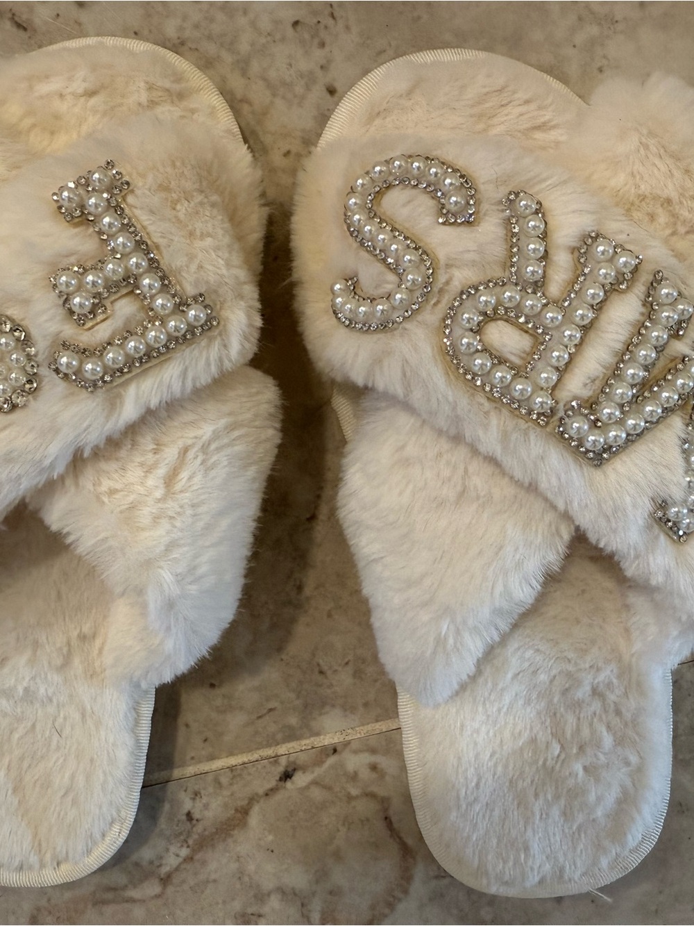 Pearl-Embellished Faux Fur Slide Slippers in Cream